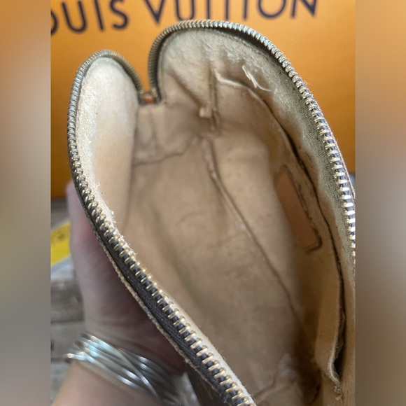 Louis Vuitton Pouch - Picture 7 of 16